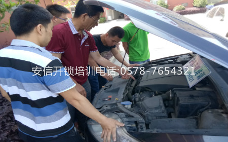 学配汽车钥匙：汽车钥匙匹配培训