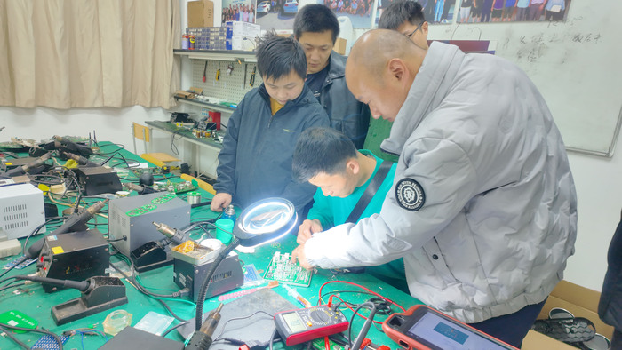 2024汽车电子培训学校现场 (39).jpg