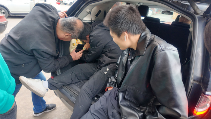 汽车电子解码设备要几千元？